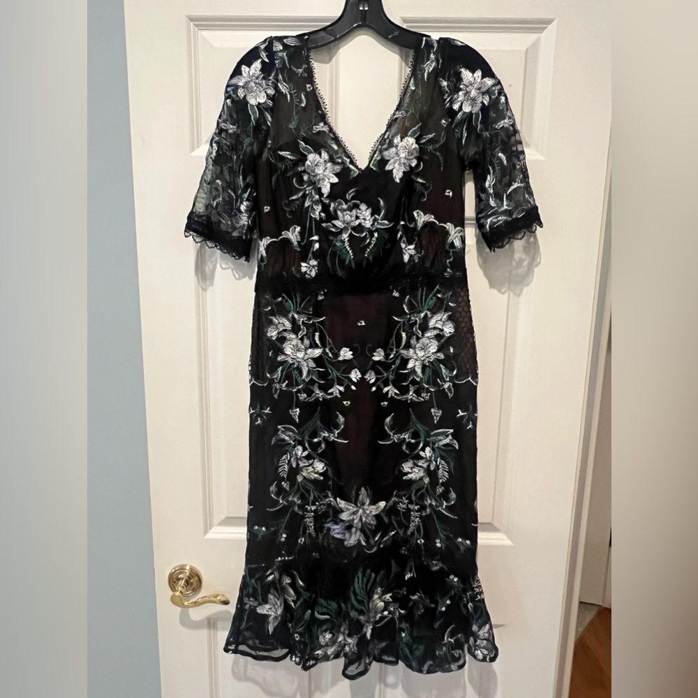 Marchesa Notte Short Sleeve Embroidered Cocktail dress
